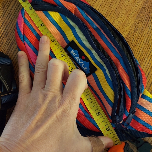 Rainbow pattern active compact great fanny pack - Picture 5 of 6